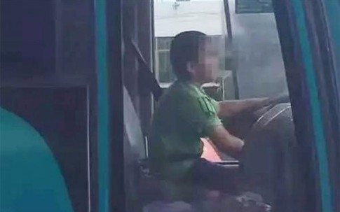 Bé trai 12 tuổi trộm xe bus, lái trên đường suốt 40 phút