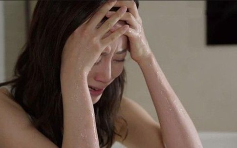 Chồng đón ngay tình trẻ thế chân khi vợ về quê sinh con