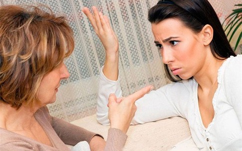 Mẹ chồng ném vào mặt tôi 50 triệu và bảo tôi phá thai đi