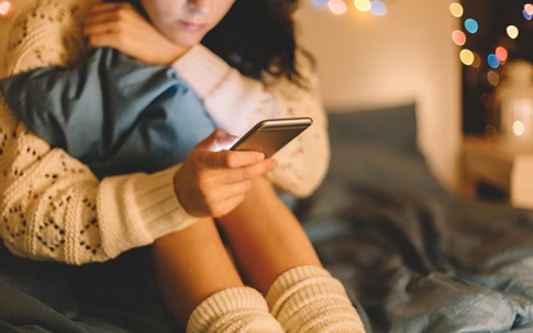 Cho trẻ chơi smartphone giống như cho một gram ma túy