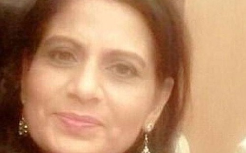 Nữ MC nổi tiếng Ấn Độ tử vong do cây dừa đổ vào người