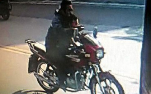 Người đi xe máy gây tai nạn, đem nạn nhân ra bãi rác vứt