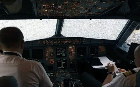 Cơ trưởng cứu sống 127 hành khách dù mất tầm nhìn khi hạ cánh