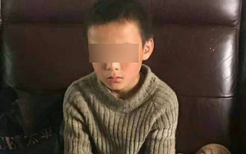 Bị bố ruột la mắng, cậu bé 10 tuổi bỏ nhà đi và sống một cuộc sống “không thể tin nổi”