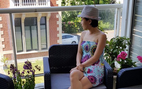 Ban công bài trí lãng mạn như quán cafe của cô dâu Việt tại Pháp