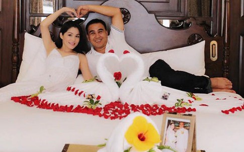 49 tuổi, hai con đã lớn, Quyền Linh và vợ vẫn tình cảm lãng mạn như thuở mới yêu