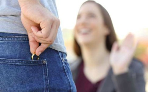 Vì sao đàn ông hiếm khi bỏ vợ để cưới bồ