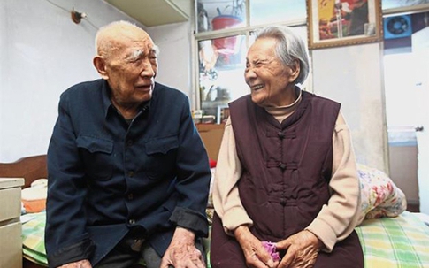 Cặp vợ chồng gần trăm tuổi tiết lộ bí quyết sống lâu
