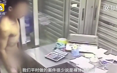 Tên trộm “trần như nhộng” đi lấy tiền ở cửa hàng