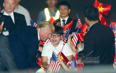 Cậu bé 11 tuổi được Tổng thống Donald Trump tặng hoa là ai?