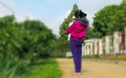 Đôi vợ chồng mua được đất từ những đồng lẻ tiết kiệm