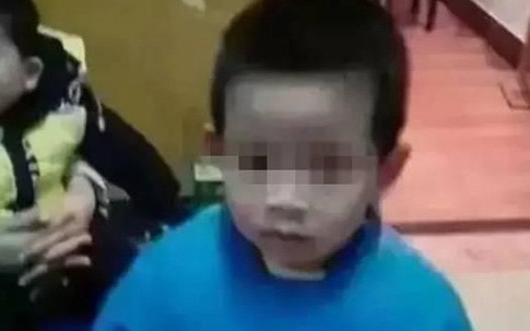 Bé trai 4 tuổi bị mẹ nhẫn tâm siết cổ đến chết rồi giấu xác dưới giường vì không nghe lời