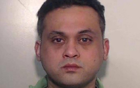 Vào cửa hàng tiện lợi sạc nhờ pin điện thoại, người phụ nữ không ngờ bị hành hạ và cưỡng hiếp dã man