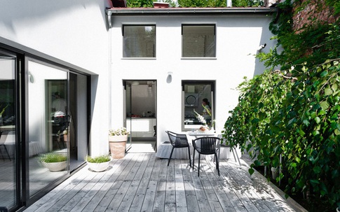 Ngôi nhà đổ nát, lụp xụp sau khi cải tạo đã trở nên “hoành tráng” thế này đây