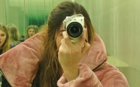 Kì quái cô gái Ba Lan thành 'nữ hoàng' trên Instagram nhờ ảnh giấu mặt
