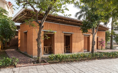 Nhà đất mái tre nổi bật giữa khu phố hiện đại Quảng Ninh