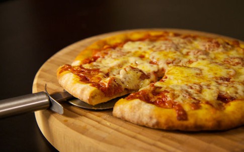Kinh nghiệm đơn giản để pizza mua về nhân và bánh không “mỗi thứ một nơi”