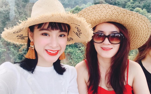 Angela Phương Trinh khoe ảnh mẹ trẻ trung như chị gái