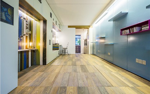 Căn hộ 30 m2 thoáng rộng nhờ giấu nội thất dưới sàn