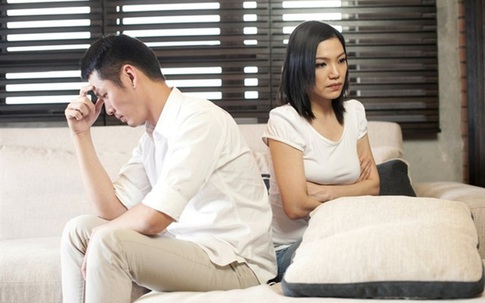 Hôn nhân chết dần bởi ta "trần trụi" trước mắt nhau
