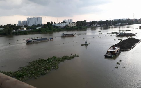 Thiếu nữ có ý định nhảy sông tự tử được công an cứu