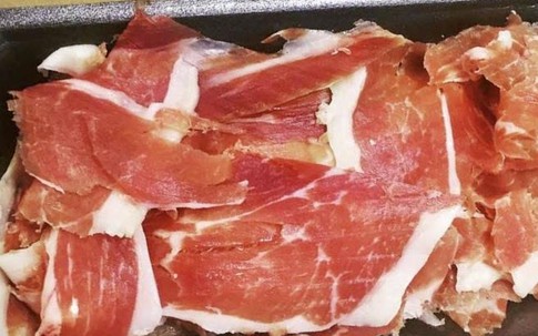 Lợn đen ăn sồi, ô liu giá 3,5 triệu/kg: Đắt khách nhà giàu Việt