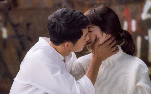 Bố Song Joong Ki: 'Chuyện hai đứa chênh lệch tuổi tác không quan trọng'