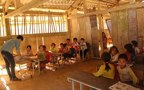 Hơn 60 giáo viên ở huyện biên giới đồng loạt xin chuyển trường
