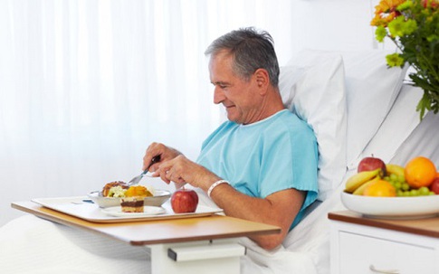 Chuyên gia tư vấn: Cách bổ sung dinh dưỡng cho người sau phẫu thuật, ốm lâu ngày