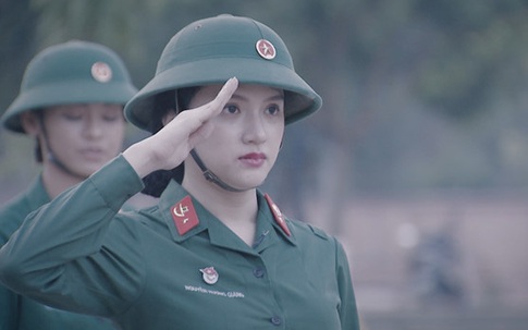 Hương Giang Idol được bầu làm tiểu đội trưởng khi nhập ngũ