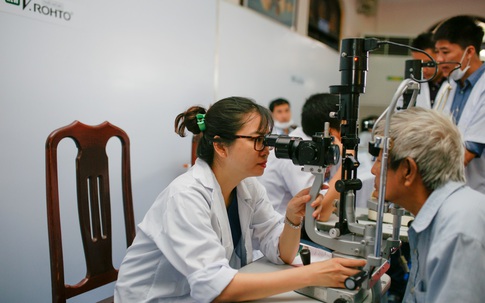Chương trình chăm sóc mắt cộng đồng 2017 “Vì một Việt Nam mắt sáng rạng ngời”
