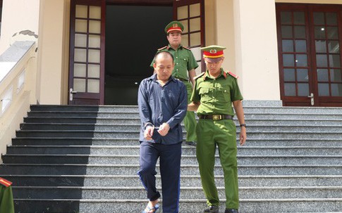 Gã đàn ông đồi bại hiếp dâm bé gái là ân nhân của vợ hờ