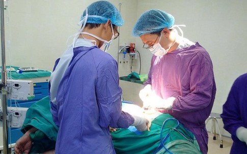 Đi chơi đêm, cô gái bị đạn bắn thủng đại tràng