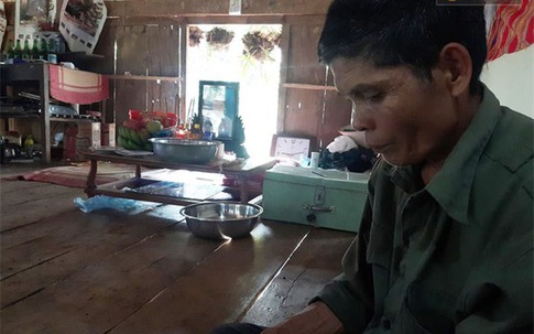 Cha già ngã gục khi thấy con gái chết trong tình trạng quần áo bị quấn ngược lên cổ