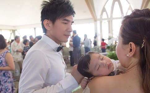 Con trai Đan Trường ngủ say trong lễ rửa tội