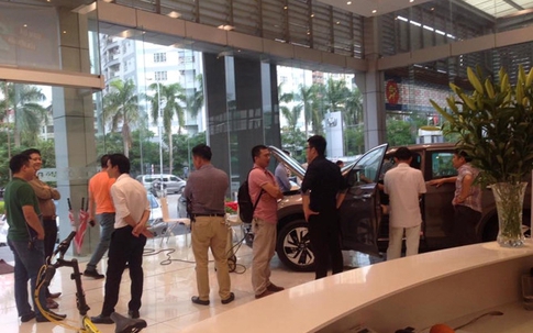 Đi mua Honda CR-V "giá rẻ", ôm cục tức vào người