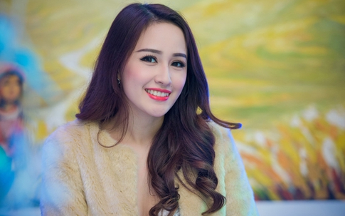 Khó rời mắt trước vẻ gợi cảm của Hoa hậu cao nhất Việt Nam