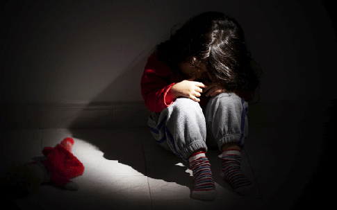 Đau đớn những bé gái bị chính nhân tình của mẹ xâm hại tình dục đến chết