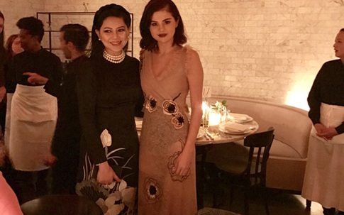Bố mẹ chồng Hà Tăng dự tiệc cùng Selena Gomez