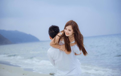 Cô gái từng nổi tiếng MXH vì quá xinh tiết lộ "bí kíp" để cưới nhau chồng chiều gấp đôi gấp ba khi yêu