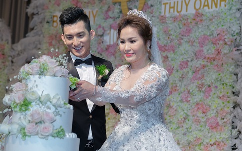 Bảo Duy hạnh phúc ngất ngây trong đám cưới với vợ Việt kiều Australia