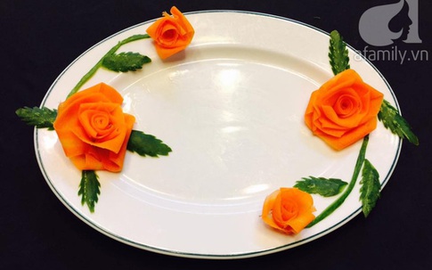 Cách tỉa hoa hồng siêu xinh từ cà rốt và dưa chuột