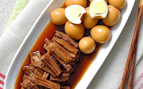 Học người Hàn Quốc làm món bò kho trứng cút tuyệt ngon