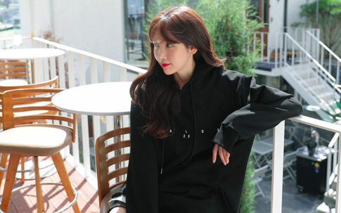 Chính ra áo nỉ hoodie cũng thời thượng, phong cách lắm chứ chẳng nghịch ngợm như ta vẫn tưởng