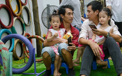 Chuyện vợ và con gái của diễn viên có "cái mặt khổ nhất" màn ảnh Việt