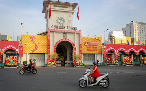Sài Gòn khác lạ ngày đầu năm
