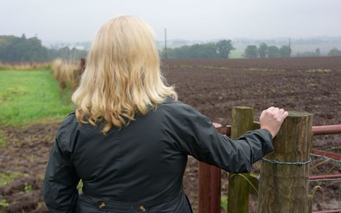 Cuộc sống hôn nhân “địa ngục” của người phụ nữ bị chồng hãm hiếp 900 lần và tra tấn thể xác kinh khủng