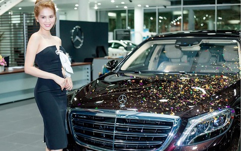 Hết chuyện với đại gia Hoàng Kiều, Ngọc Trinh hâm nóng tên tuổi bằng xe 12 tỷ và điệu nhảy sexy