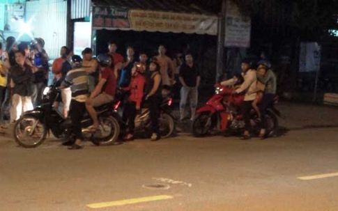 2 nữ sinh bất động trên đường, xe máy gây tai nạn phóng đi như “tên bắn”