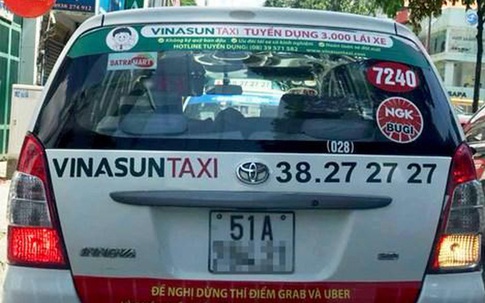Xem xét việc taxi dán decal phản đối Grab, Uber